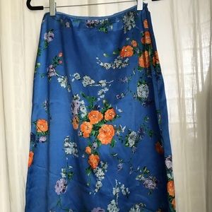 Cute silky like skirt beautiful colors. Sz S